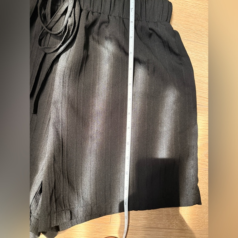 💙 Women's Black Lightweight Ribbed Drawstring Shorts - Picture 4 of 6